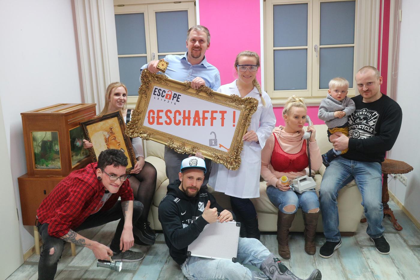 Geburtstag feiern Leipzig, Familie feiert den gelösten Escape Room